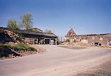 Die Gebäude des ehemaligen Volksgutes kurz vor dem Abriss 1999